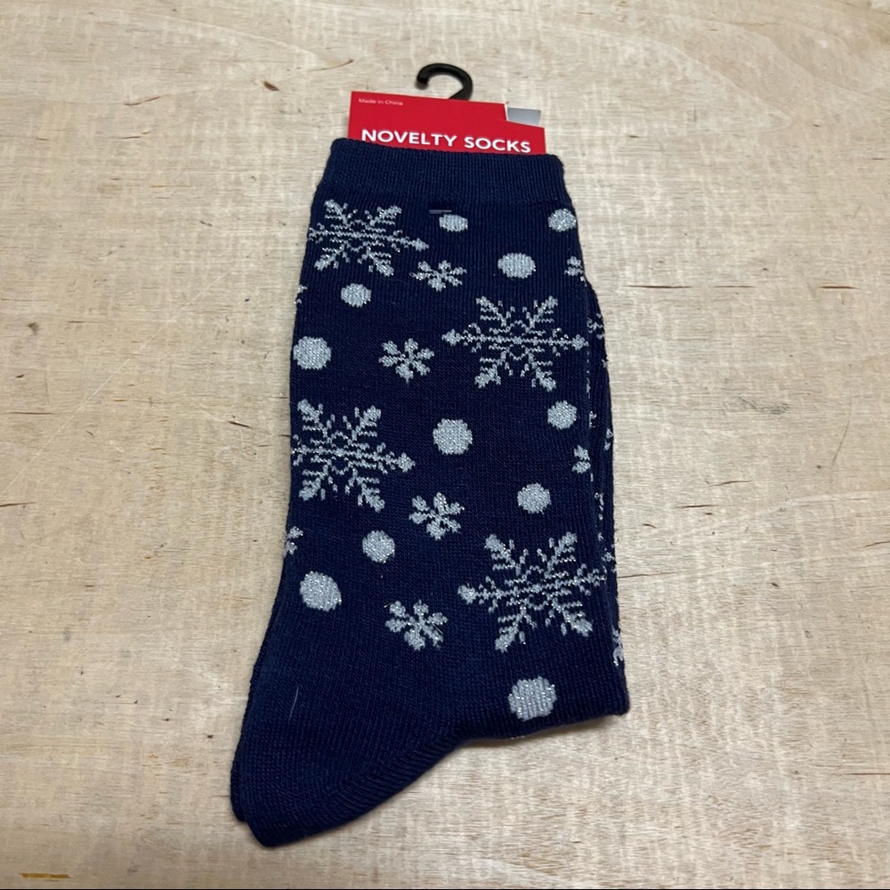 Novelty Crew Socks Holiday Navy Blue Silver Snowflakes Size 4-10